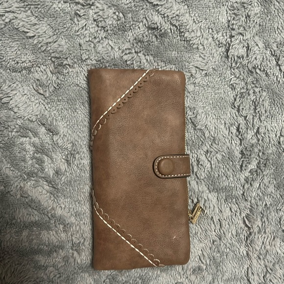 Brow wallet Boutique - Picture 1 of 4
